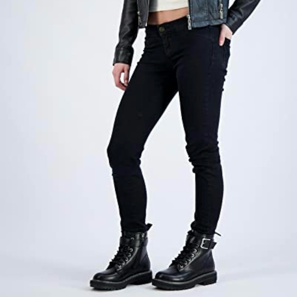 Women’s lace up boot. 🥾 - Picture 4 of 4